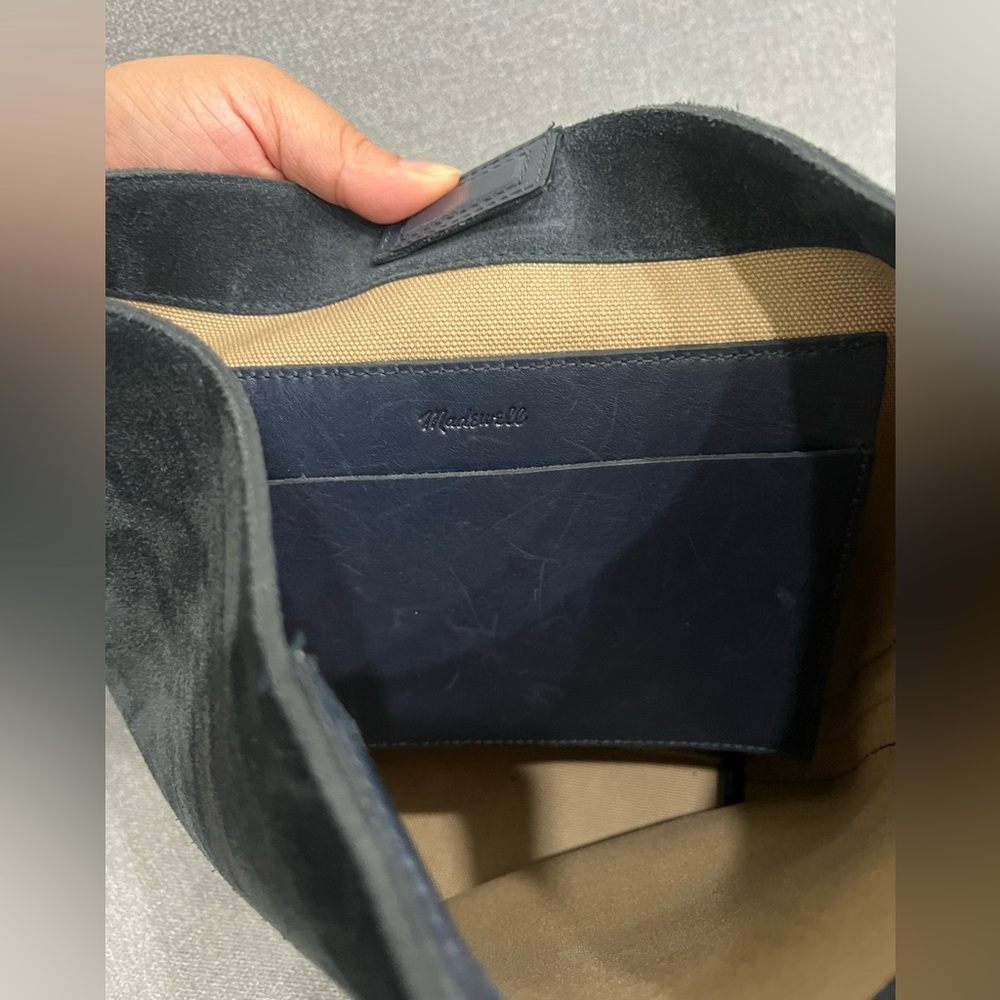 Madewell | The Essential Medium Bucket Tote - Picture 10 of 10